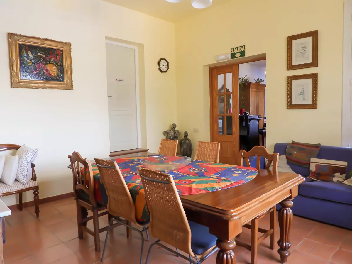 B&B Casa Domingo Alora Malaga Andalusie eettafel in woonkamer